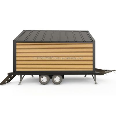 Modernes dreieckiges Holzcontainerhaus auf Rädern für den Verkauf von Kaffee im Freien