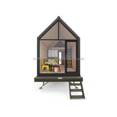 Modernes dreieckiges Holzcontainerhaus auf Rädern für den Verkauf von Kaffee im Freien