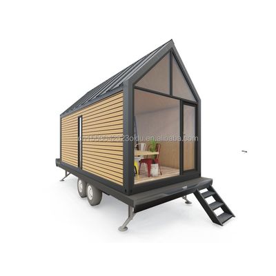 Modernes dreieckiges Holzcontainerhaus auf Rädern für den Verkauf von Kaffee im Freien