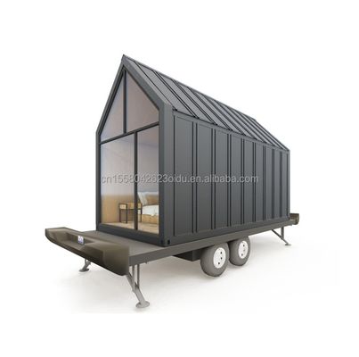Modernes dreieckiges Holzcontainerhaus auf Rädern für den Verkauf von Kaffee im Freien