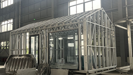 Schnell installierte zweistöckige Prefab Villa mit A-Rahmen-Design und Dreieckskontinent aus galvanisierten Quadratrohren