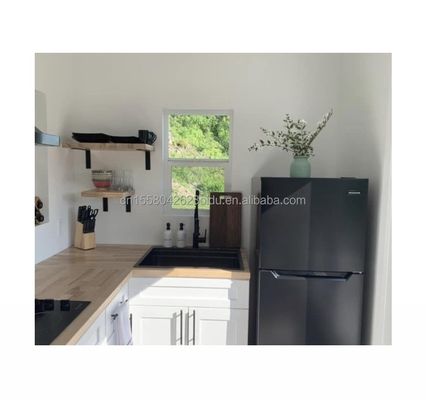 20ft 40ft Shipping Container Vorgefertigtes Haus für Carport mit Sandwich-Panel und galvanisierten Stahl Biegen 180g