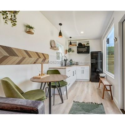 50/75/100mm Wellen Sandwich Panel Wand Fertigstahl Containerhaus für Hotel 20ft Holz Fertigfamilienwohnung