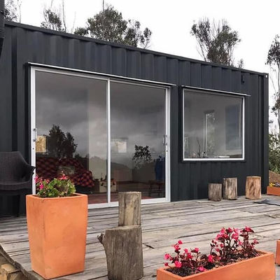 Aluminiumlegierte Fenster und moderner Design-Stil innerhalb von 20 Fuß Luxus 2-Zimmer vorgefertigter Container Resort Hotel